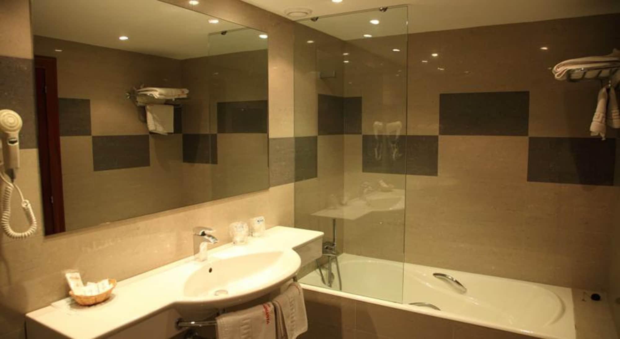 Cesaraugusta Hotel Zaragoza Room photo