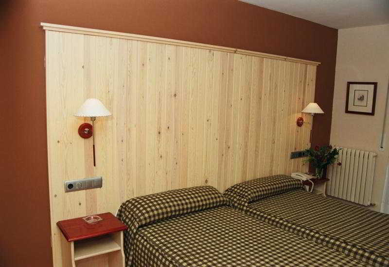 Cesaraugusta Hotel Zaragoza Room photo