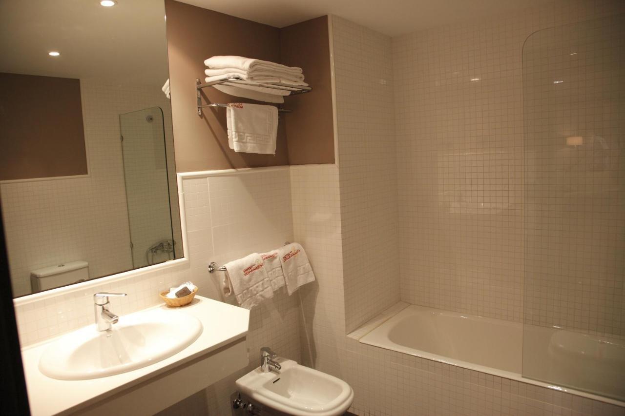 Cesaraugusta Hotel Zaragoza Room photo